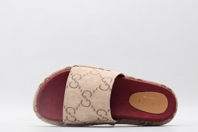 GUC LEATHER SLIDE