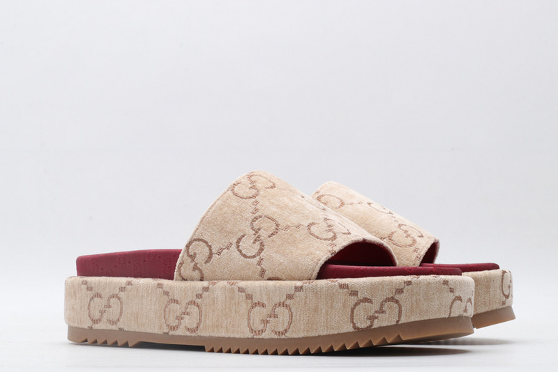 GUC LEATHER SLIDE