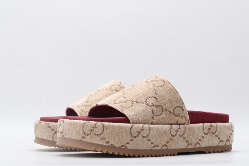 GUC LEATHER SLIDE