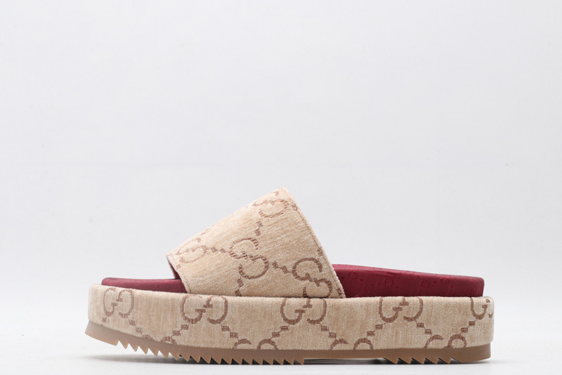 GUC LEATHER SLIDE