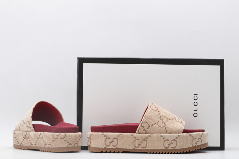 GUC LEATHER SLIDE