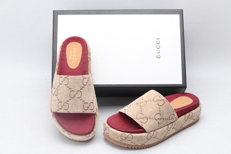 GUC LEATHER SLIDE