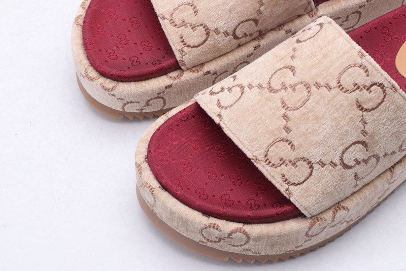 GUC LEATHER SLIDE