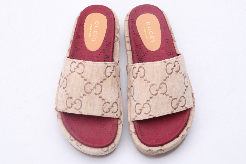 GUC LEATHER SLIDE