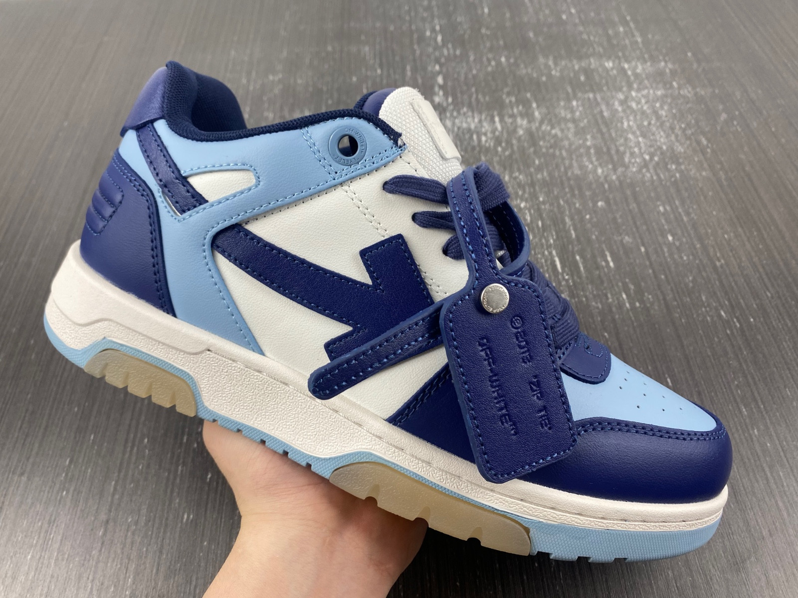 Off-White c/o Virgil Abloh