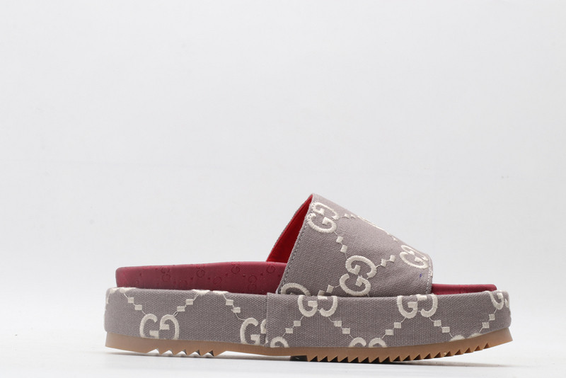 GUC LEATHER SLIDE