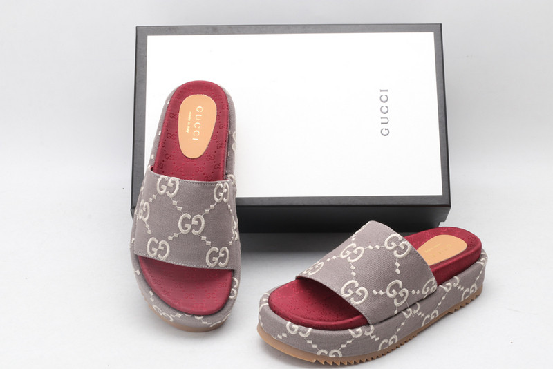 GUC LEATHER SLIDE