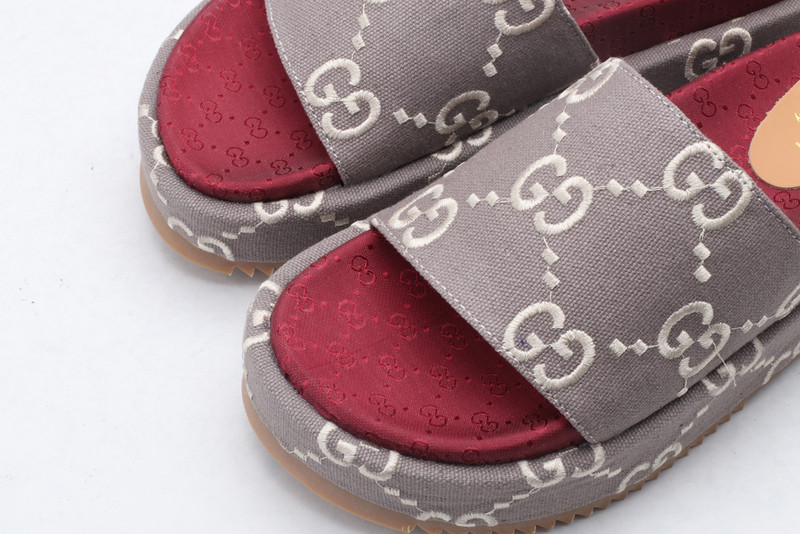 GUC LEATHER SLIDE