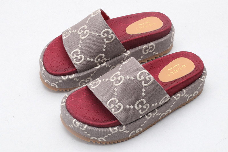 GUC LEATHER SLIDE