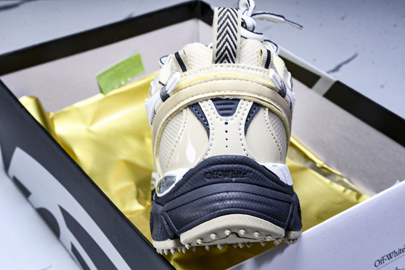 Off-White c/o Virgil Abloh