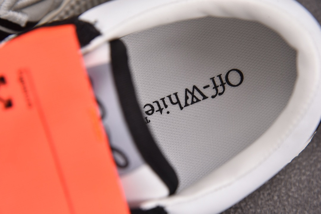 Off-White c/o Virgil Abloh