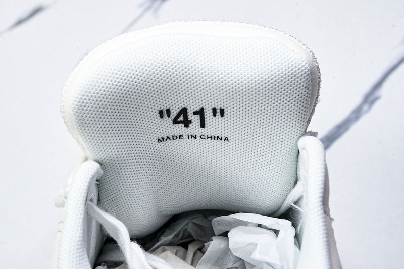 Off-White c/o Virgil Abloh