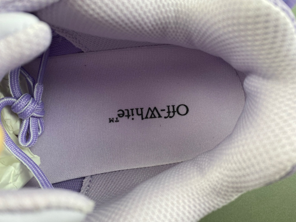 Off-White c/o Virgil Abloh