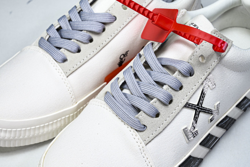 Off-White c/o Virgil Abloh