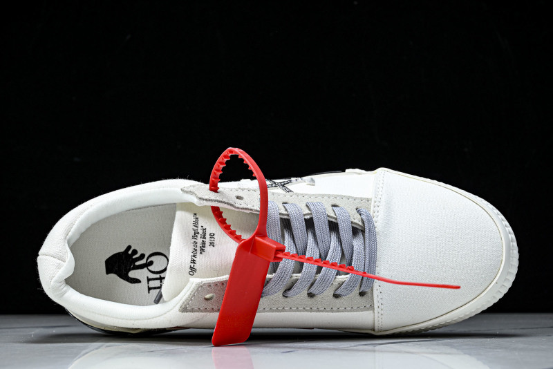 Off-White c/o Virgil Abloh