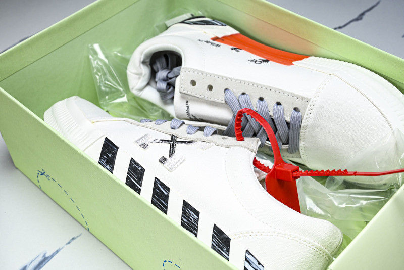 Off-White c/o Virgil Abloh