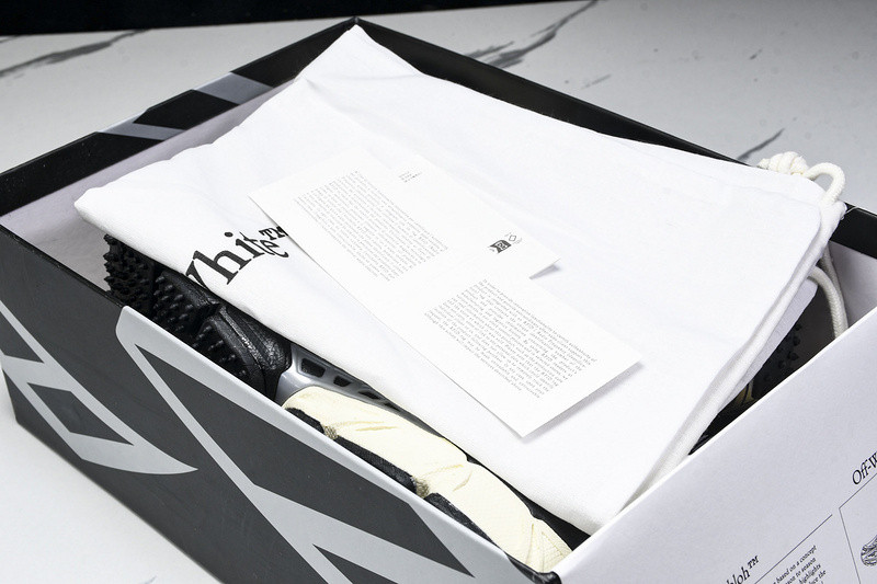 Off-White c/o Virgil Abloh