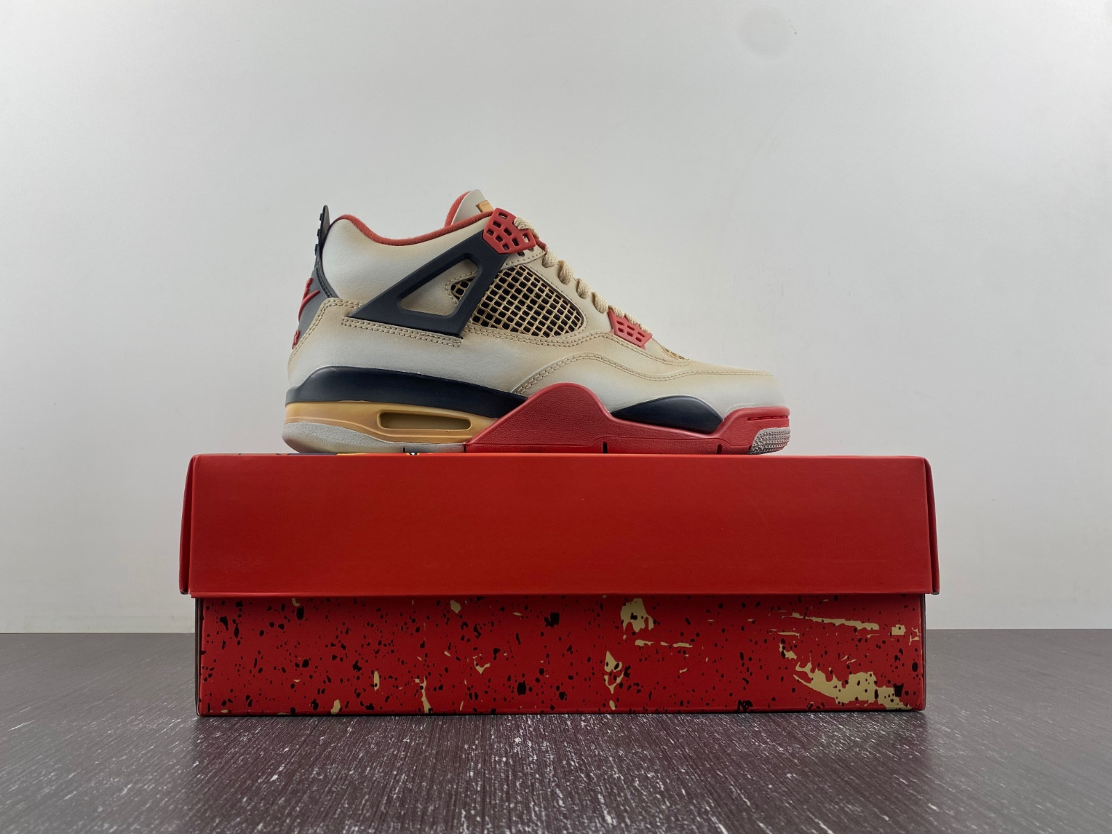 Air Jordan 4 Retro Charizard AQ9129-105