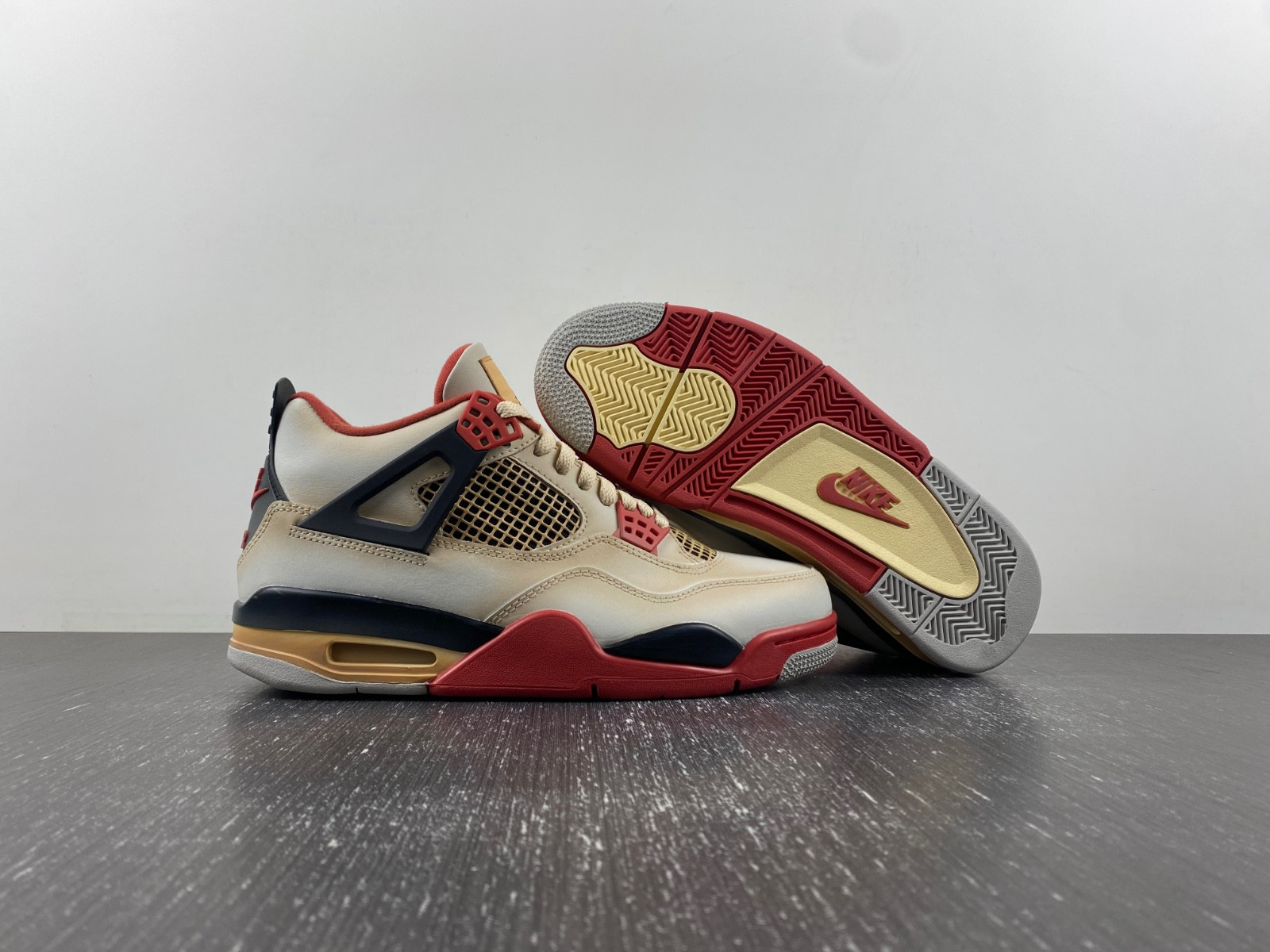 Air Jordan 4 Retro Charizard AQ9129-105