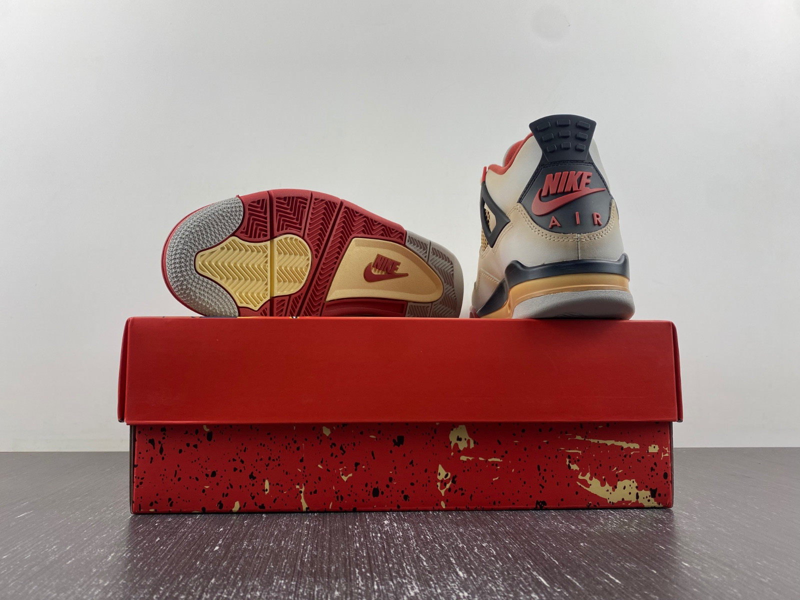 Air Jordan 4 Retro Charizard AQ9129-105