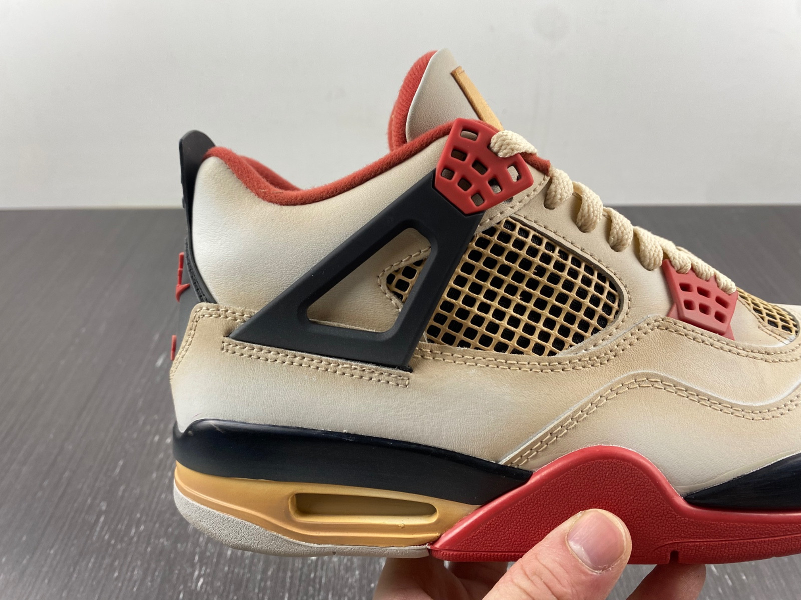 Air Jordan 4 Retro Charizard AQ9129-105