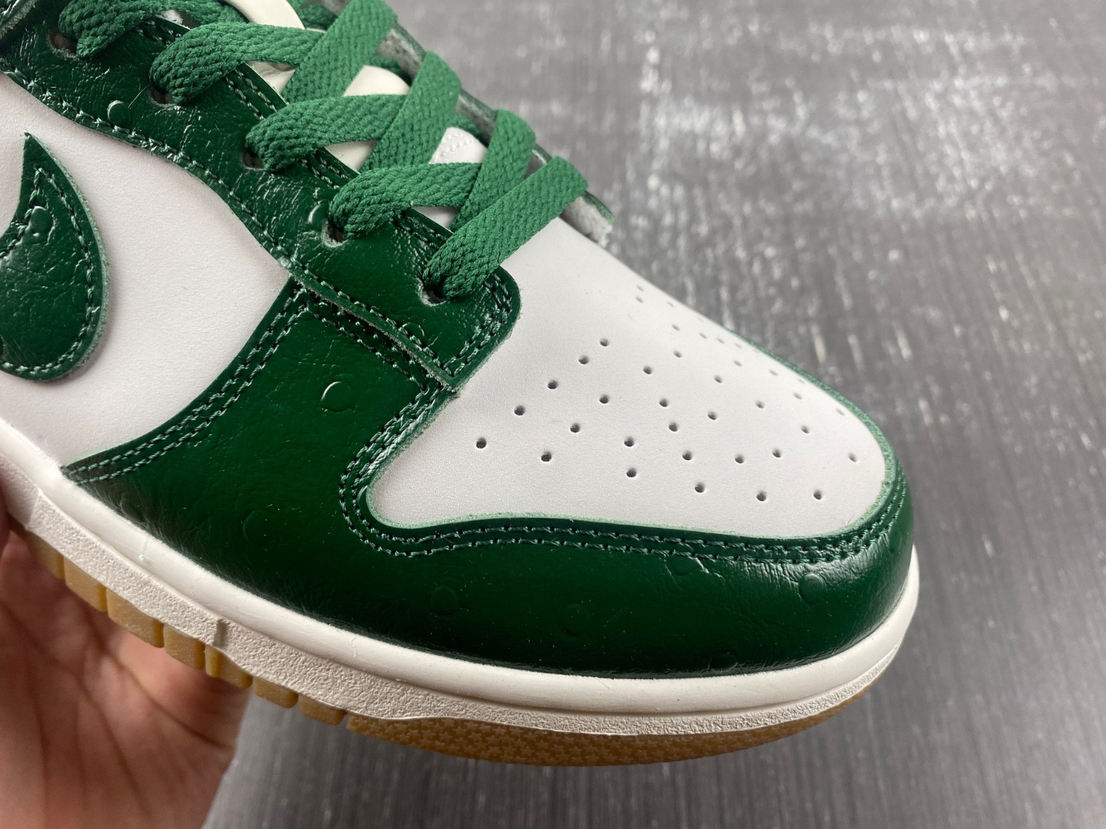 Nike Dunk Low LX WMNS “Green Ostrich” FJ2260-002