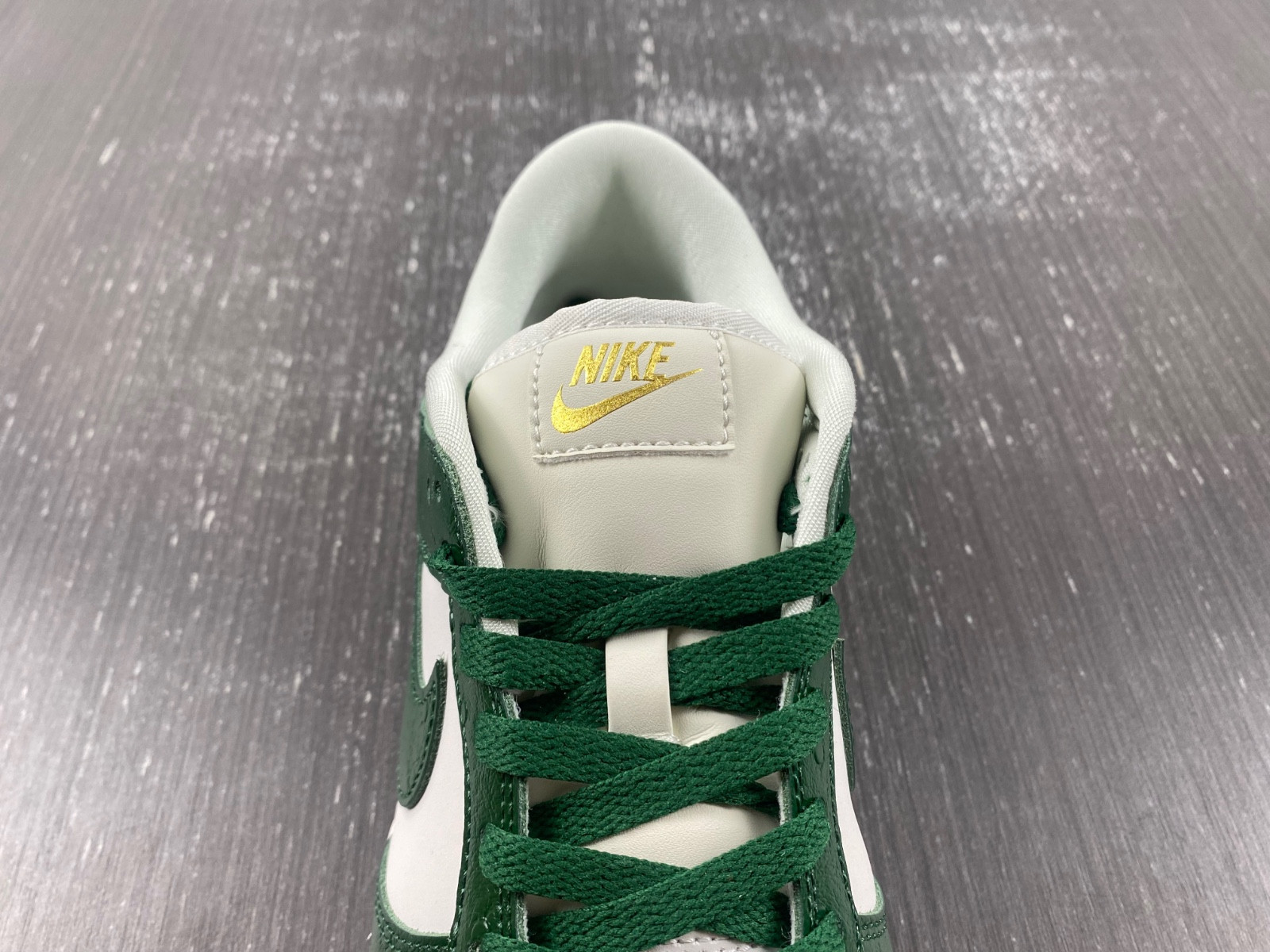 Nike Dunk Low LX WMNS “Green Ostrich” FJ2260-002