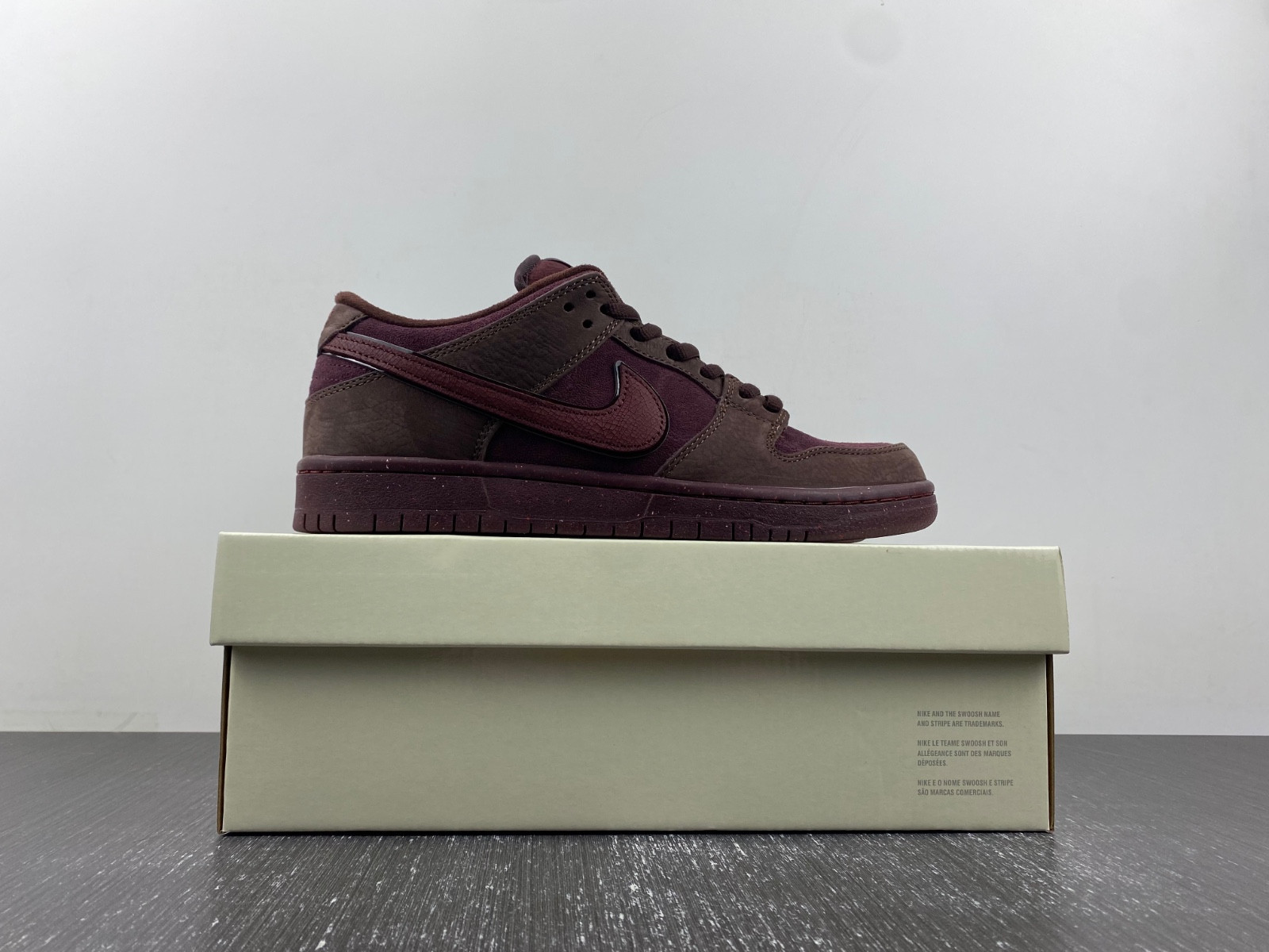 Nike SB Dunk Low Premium Valentine