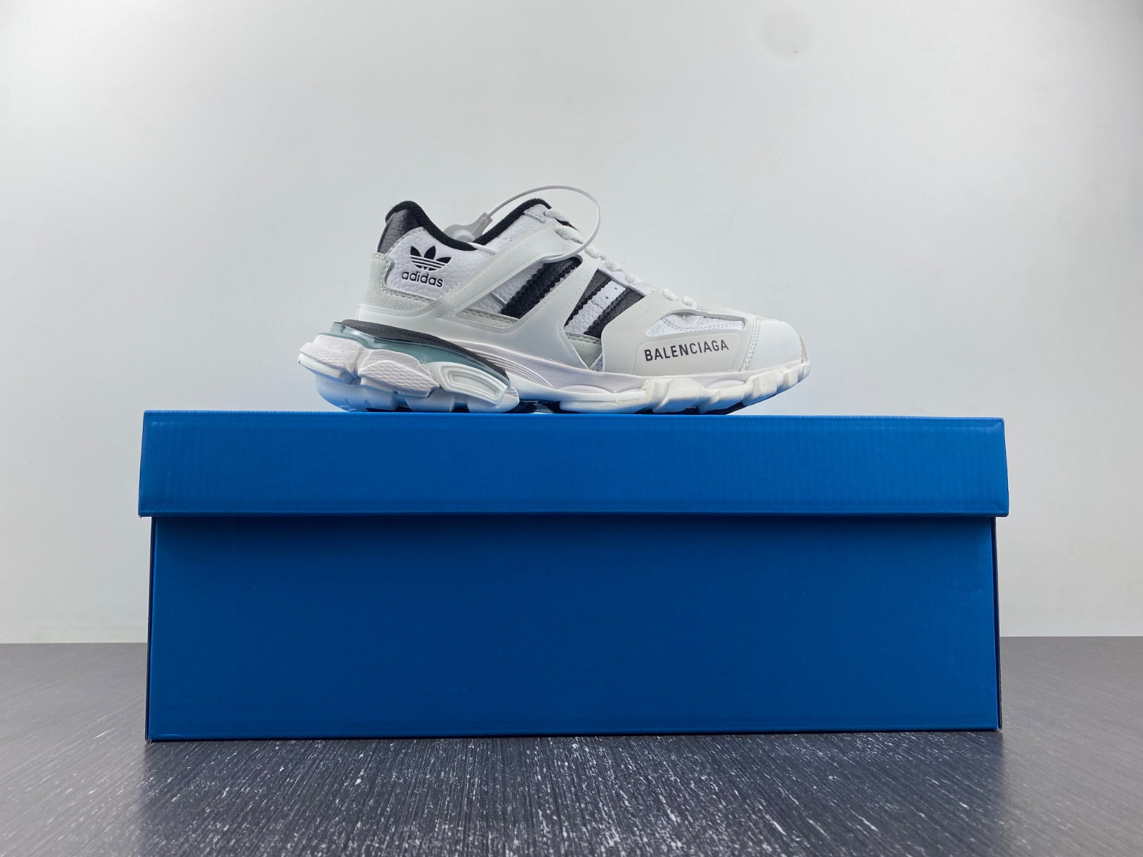 Balenciaga - x Adidas Track Forum sneaker 741107 W3CZ1 9010