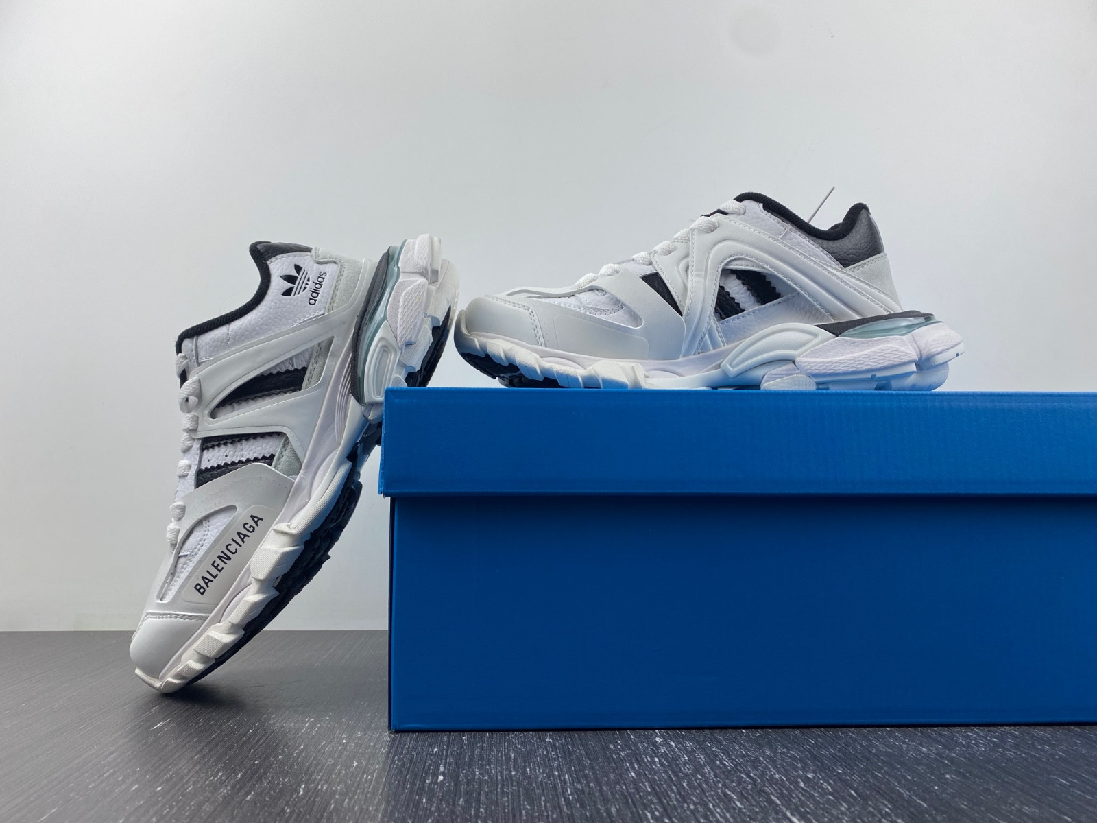 Balenciaga - x Adidas Track Forum sneaker 741107 W3CZ1 9010