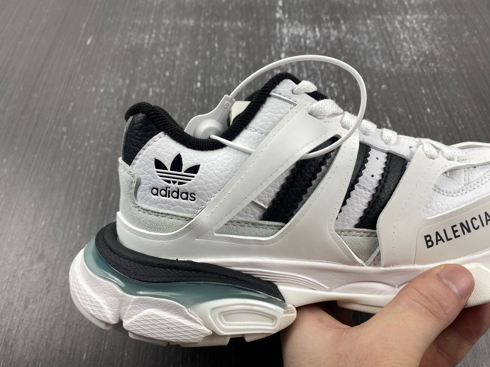 Balenciaga - x Adidas Track Forum sneaker 741107 W3CZ1 9010