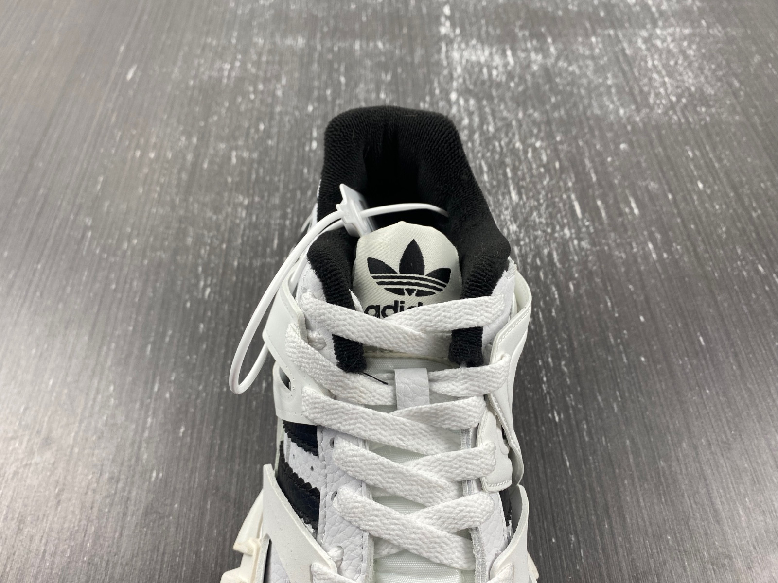 Balenciaga - x Adidas Track Forum sneaker 741107 W3CZ1 9010