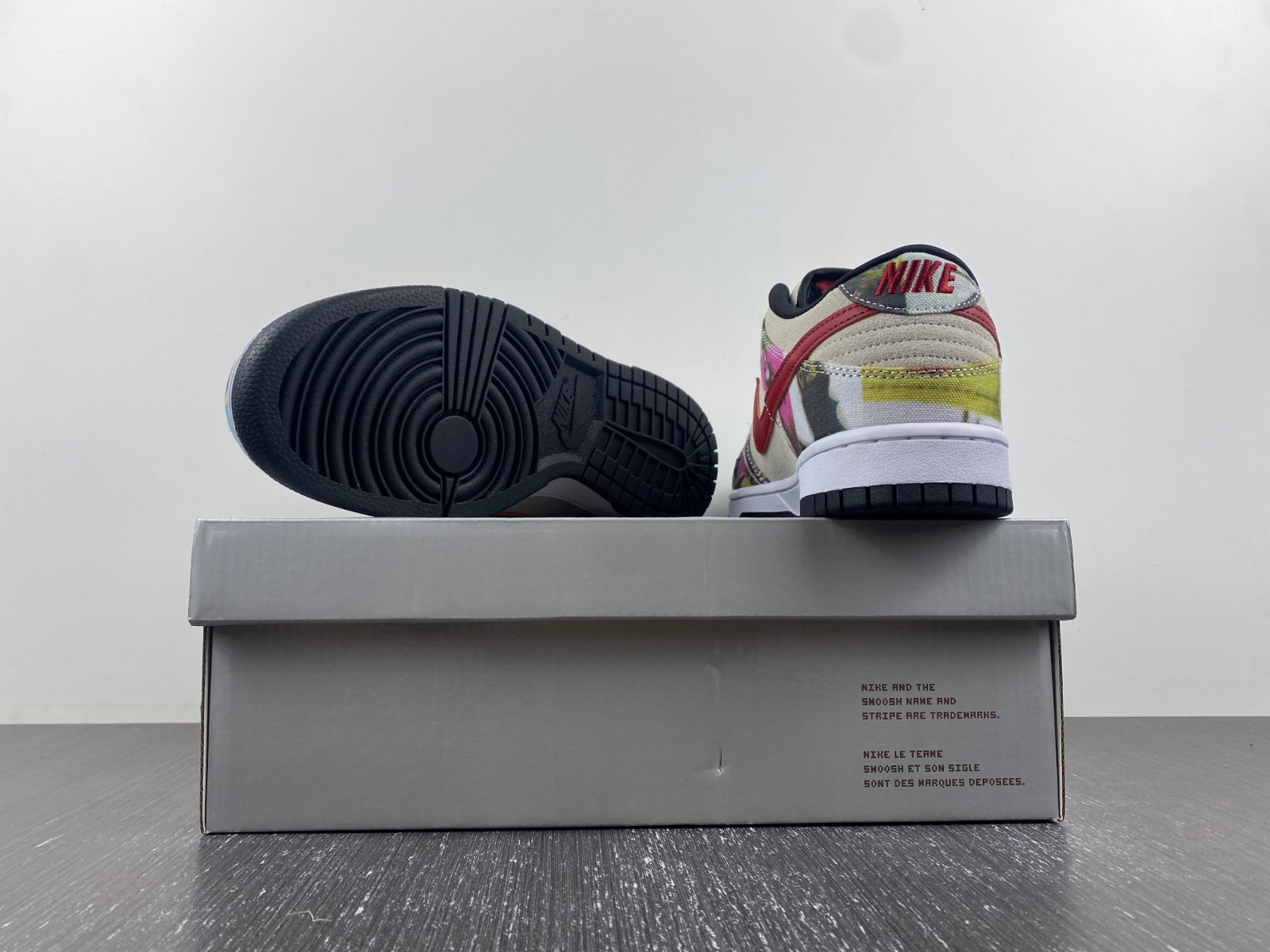 Nike SB Dunk Low Paris Men