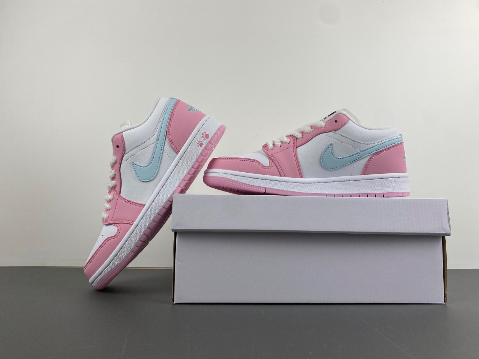 Air Jordan 1 Low "Paw Print" HM3706-141