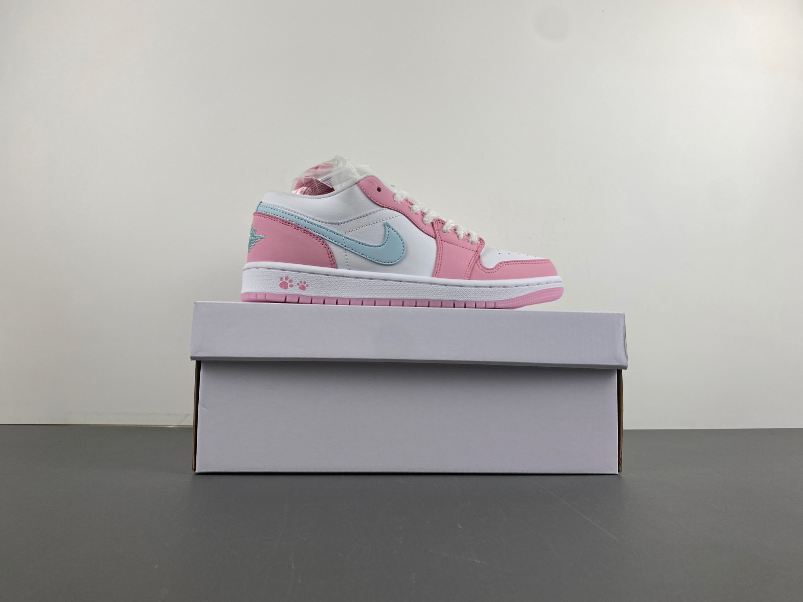 Air Jordan 1 Low "Paw Print" HM3706-141
