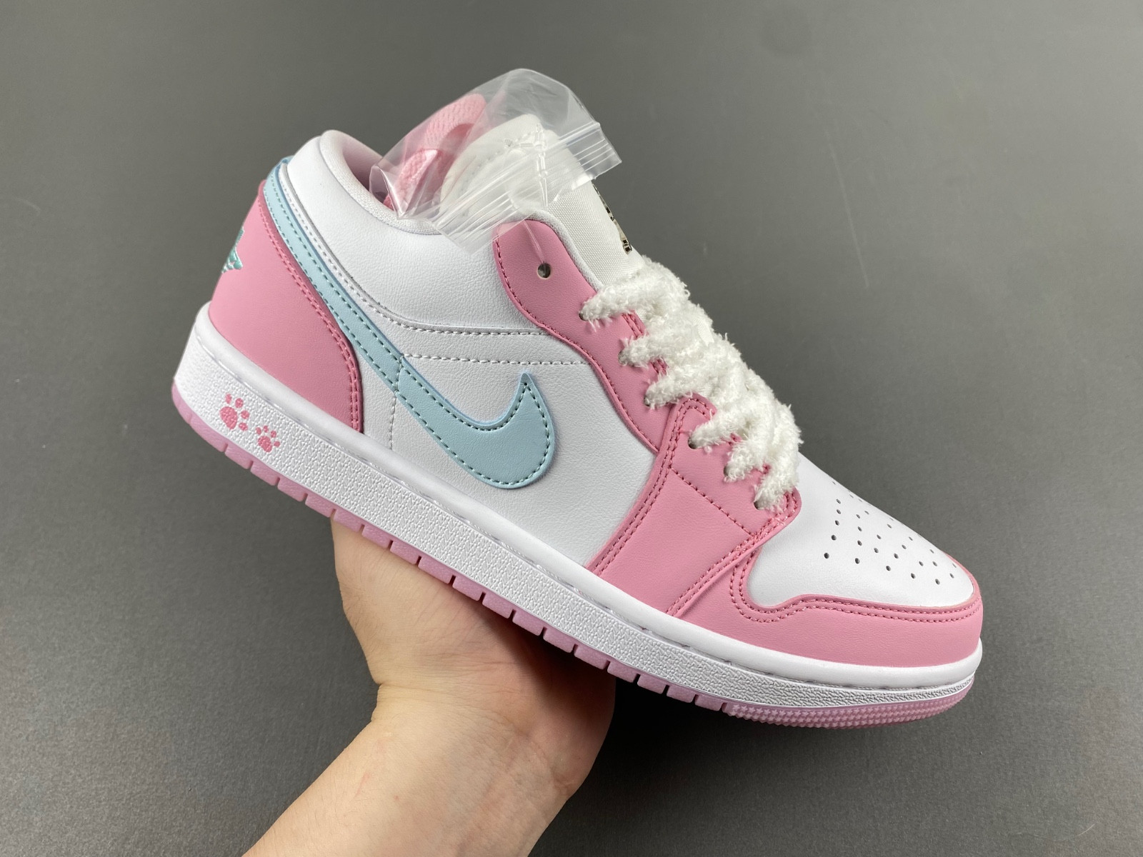 Air Jordan 1 Low "Paw Print" HM3706-141