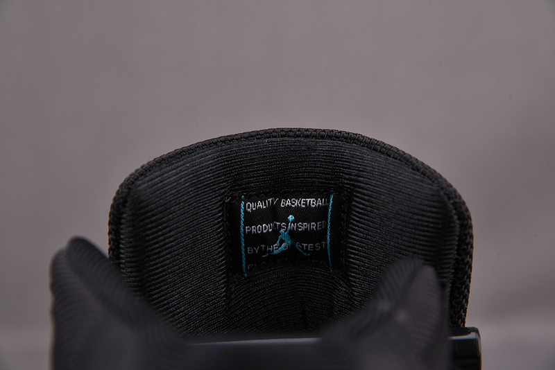 AIR JORDAN 11 RETRO 