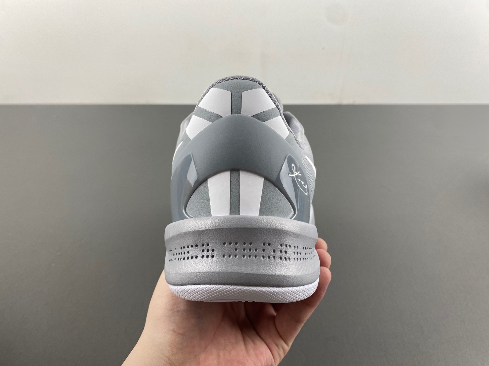 NIKE KOBE 8 PROTRO “WOLF GREY” HF9550-002