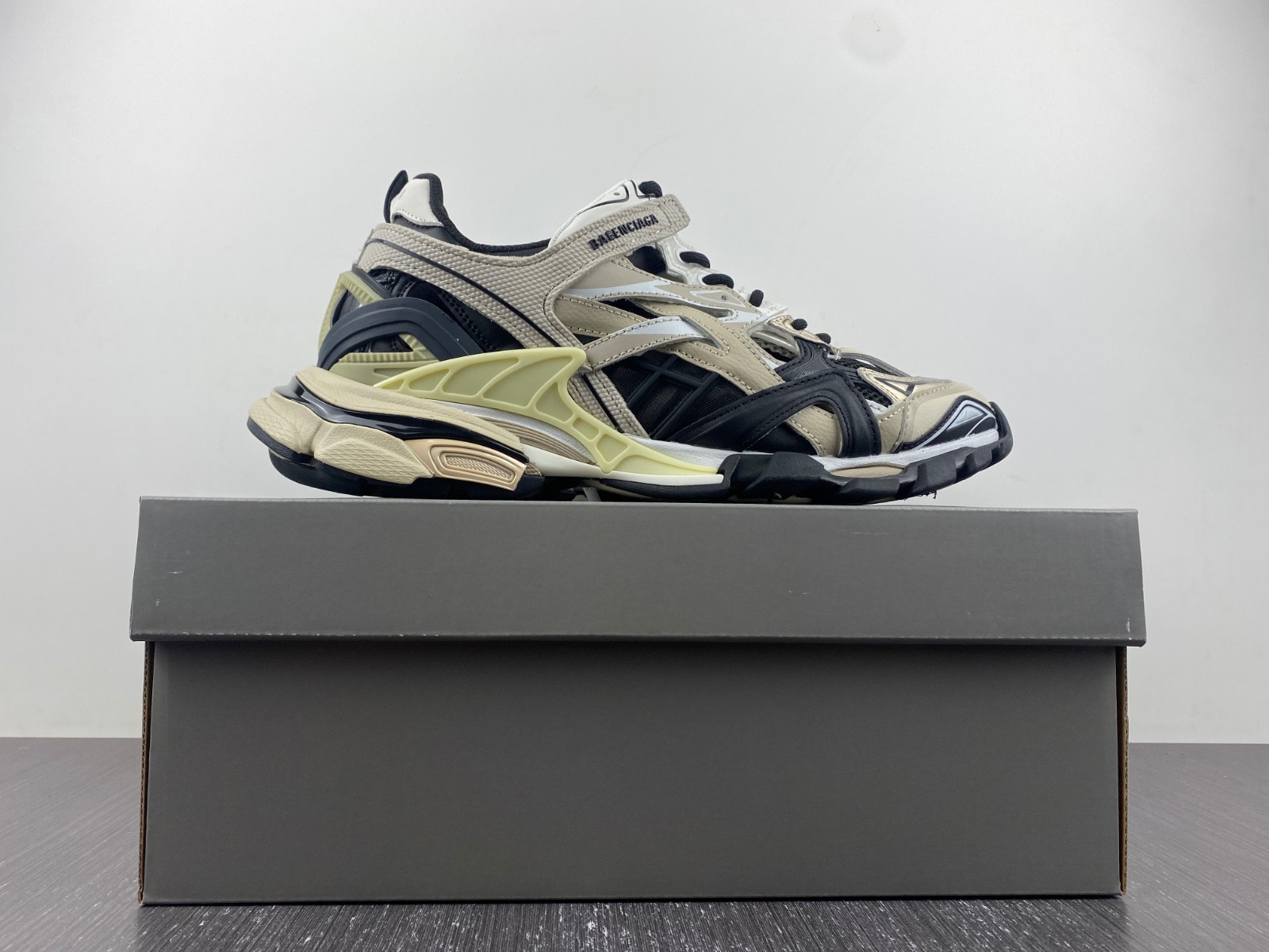 Ba*len*cia*ga track 2.0 beige 568615w2gn38071