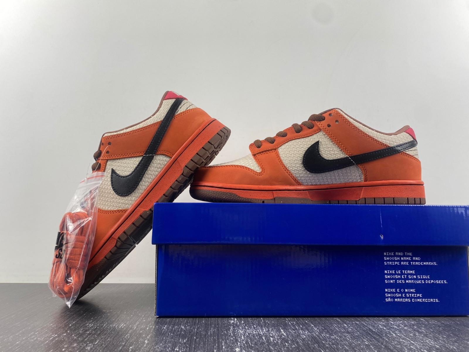 Nike SB Dunk Low Top Ramen Men