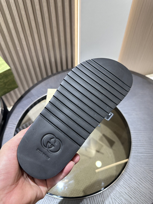 GUC LEATHER SLIDE