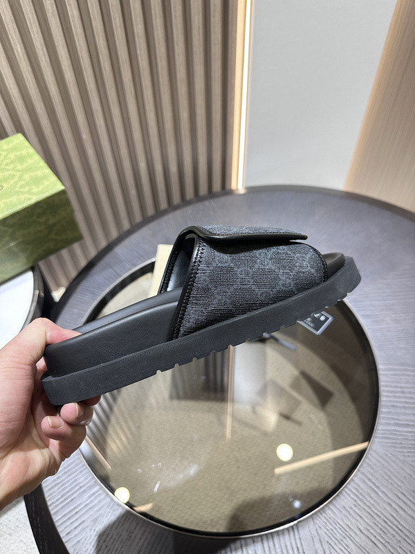 GUC LEATHER SLIDE