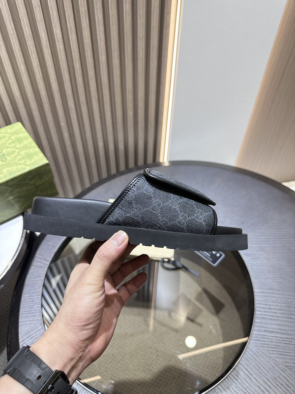 GUC LEATHER SLIDE