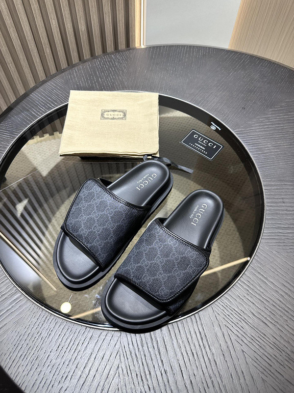 GUC LEATHER SLIDE