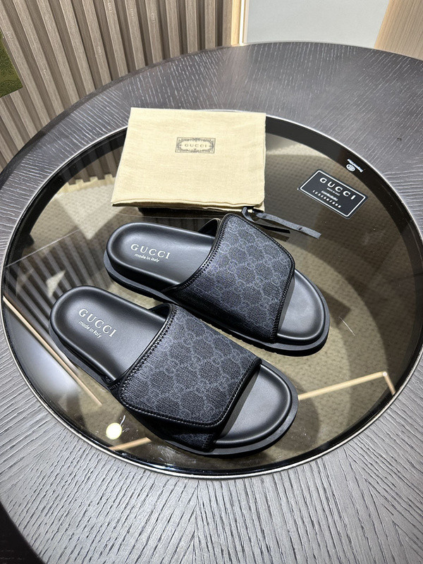 GUC LEATHER SLIDE