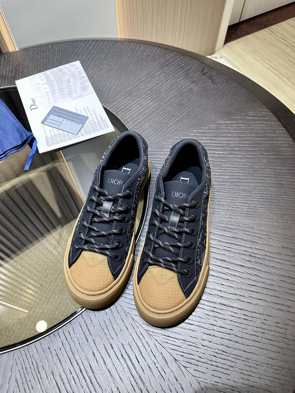 DR B33 SNEAKER
