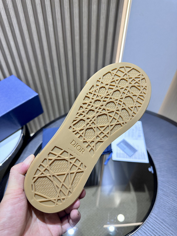 DR B33 SNEAKER
