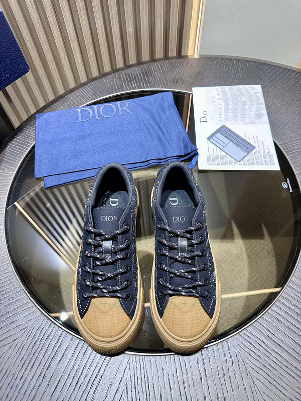 DR B33 SNEAKER
