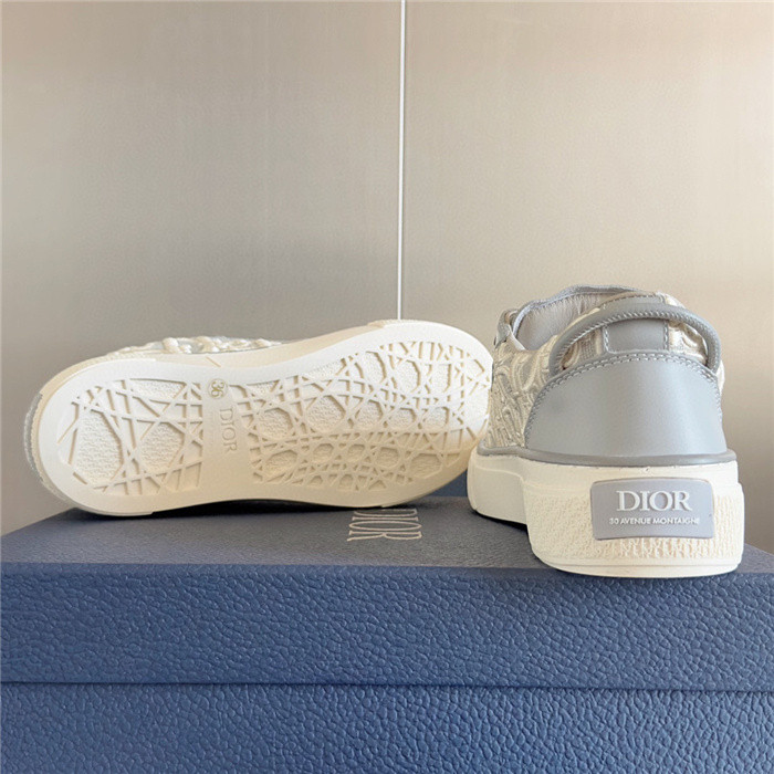 DR B33 SNEAKER