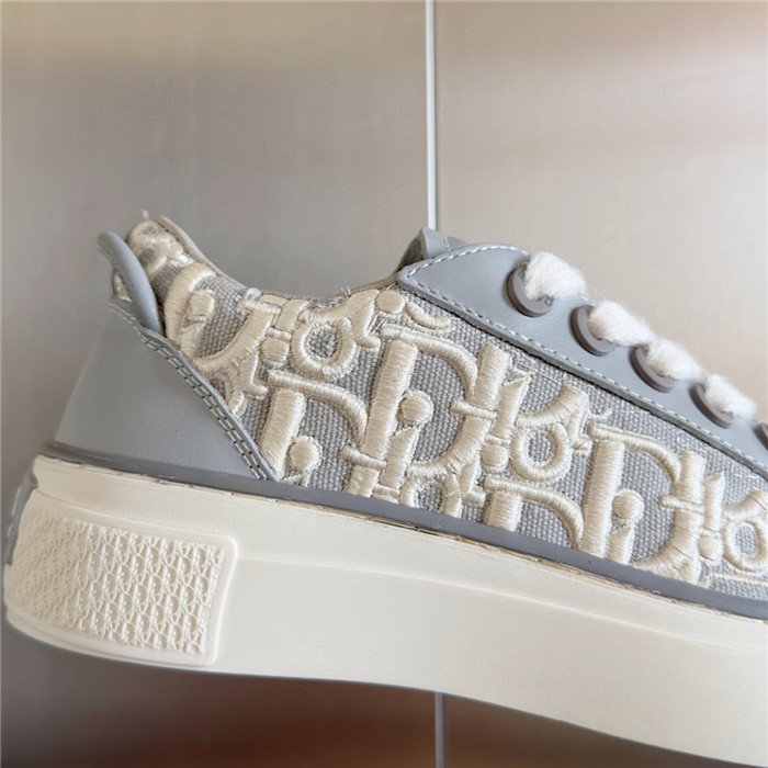 DR B33 SNEAKER